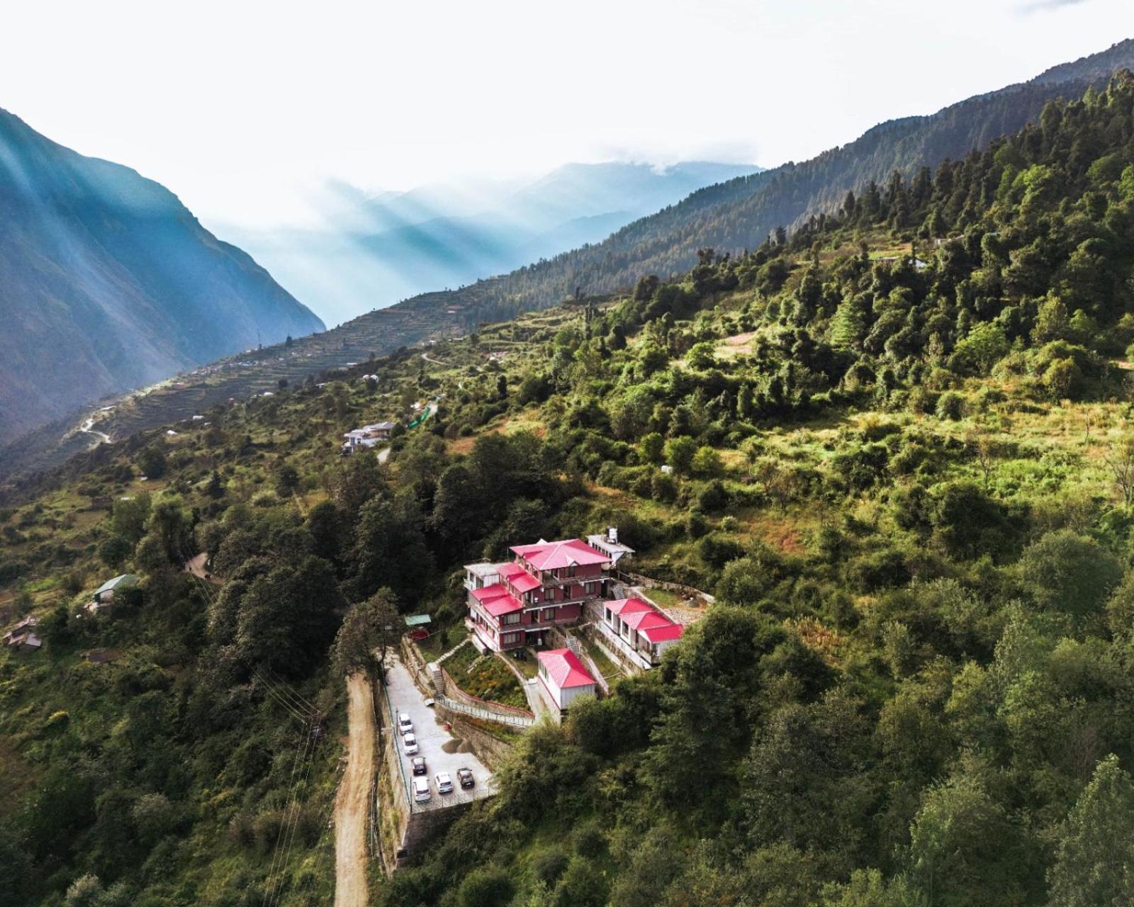 Resort Amaze Auli Joshimath Exterior photo