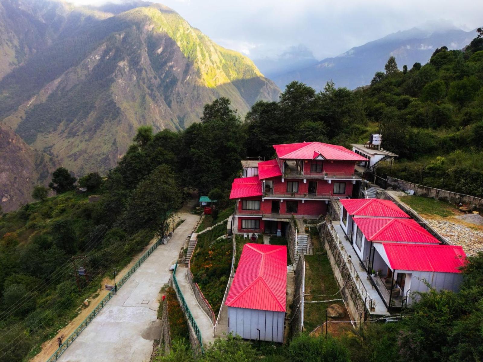 Resort Amaze Auli Joshimath Exterior photo